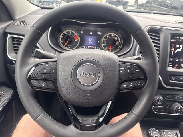 2023 Granite Crystal Metallic Clearcoat Jeep Cherokee Altitude 4X4 SUV