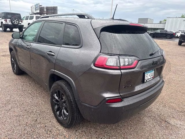 2023 Granite Crystal Metallic Clearcoat Jeep Cherokee Altitude 4X4 SUV