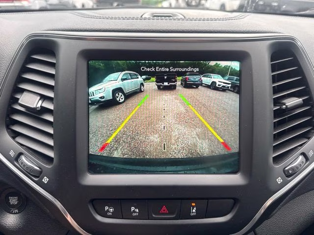 2023 Granite Crystal Metallic Clearcoat Jeep Cherokee Altitude 4X4 SUV