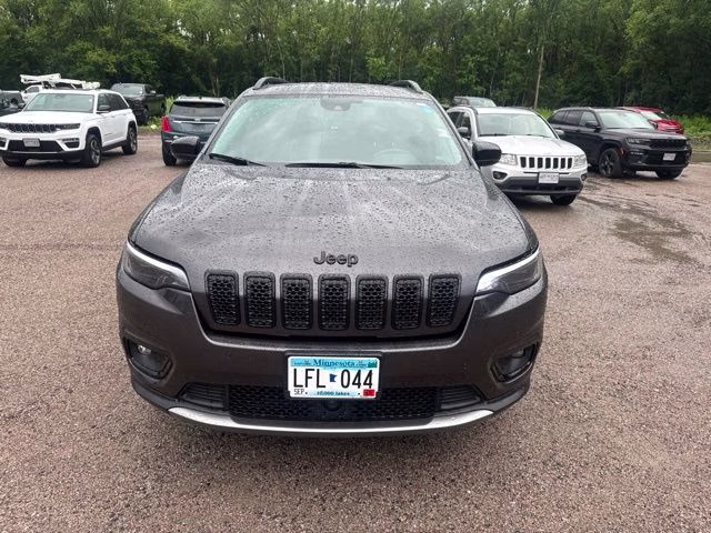 2023 Granite Crystal Metallic Clearcoat Jeep Cherokee Altitude 4X4 SUV