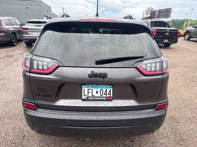 2023 Granite Crystal Metallic Clearcoat Jeep Cherokee Altitude 4X4 SUV