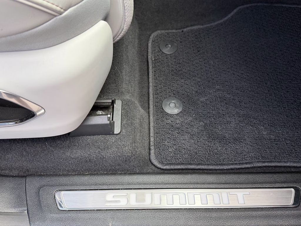 2022 Baltic Gray Metallic Clearcoat Jeep Grand Cherokee L Summit w/Tech & Luxury Pkgs 4X4 SUV