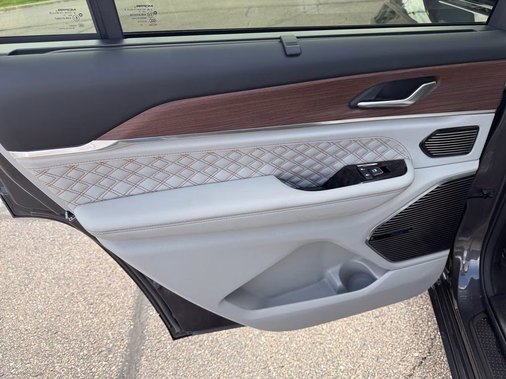 2022 Baltic Gray Metallic Clearcoat Jeep Grand Cherokee L Summit w/Tech & Luxury Pkgs 4X4 SUV