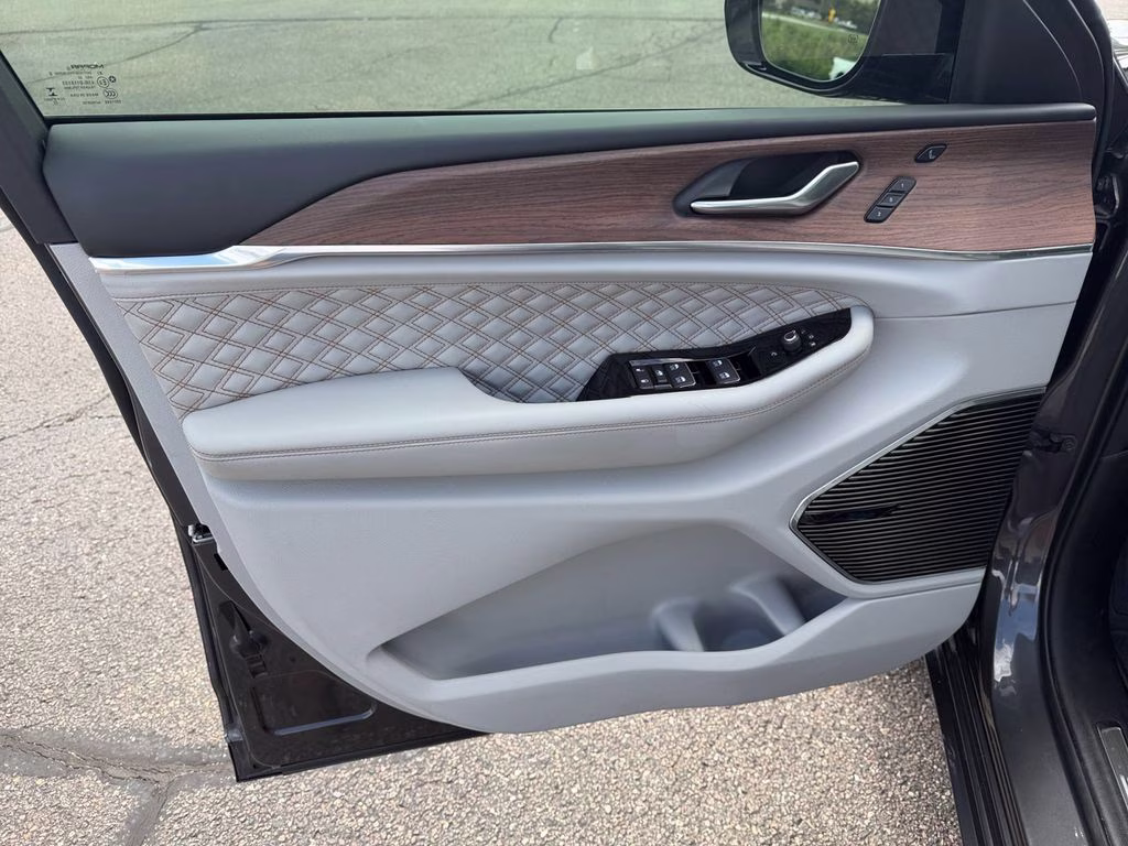 2022 Baltic Gray Metallic Clearcoat Jeep Grand Cherokee L Summit w/Tech & Luxury Pkgs 4X4 SUV