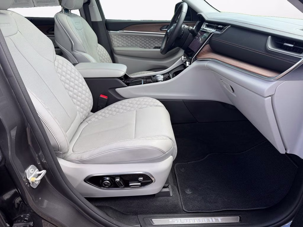 2022 Baltic Gray Metallic Clearcoat Jeep Grand Cherokee L Summit w/Tech & Luxury Pkgs 4X4 SUV