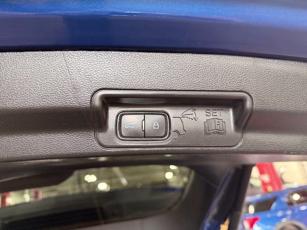 2022 Blue Ford Explorer XLT w/Trailer Tow Pkg 4X4 SUV