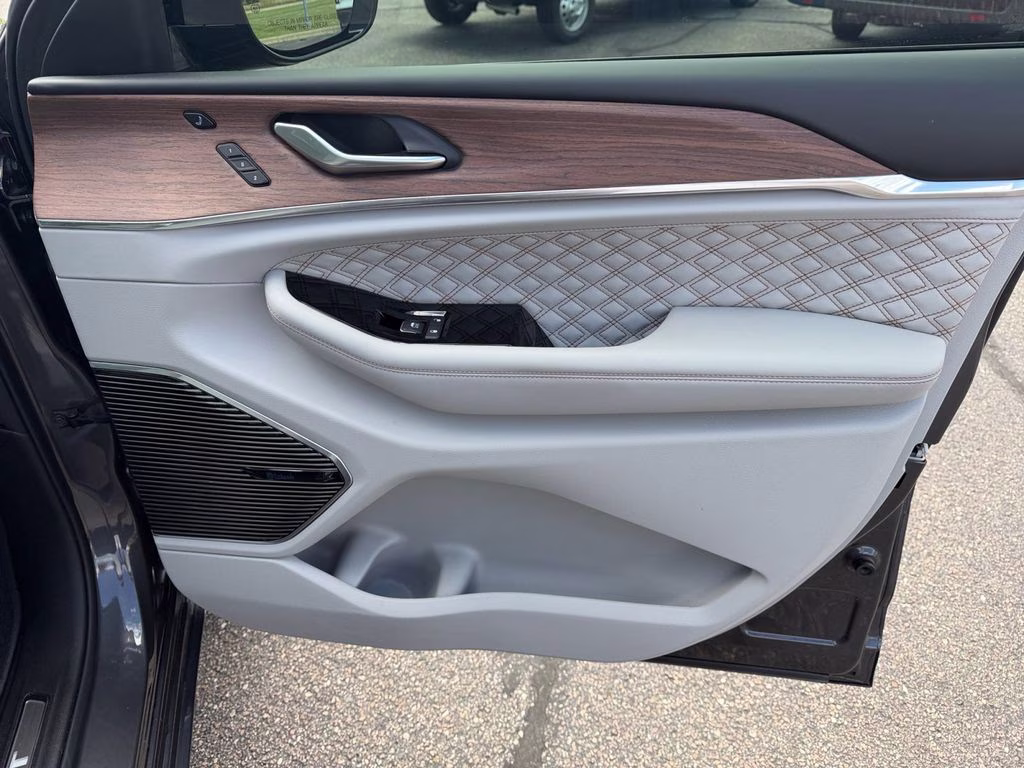 2022 Baltic Gray Metallic Clearcoat Jeep Grand Cherokee L Summit w/Tech & Luxury Pkgs 4X4 SUV