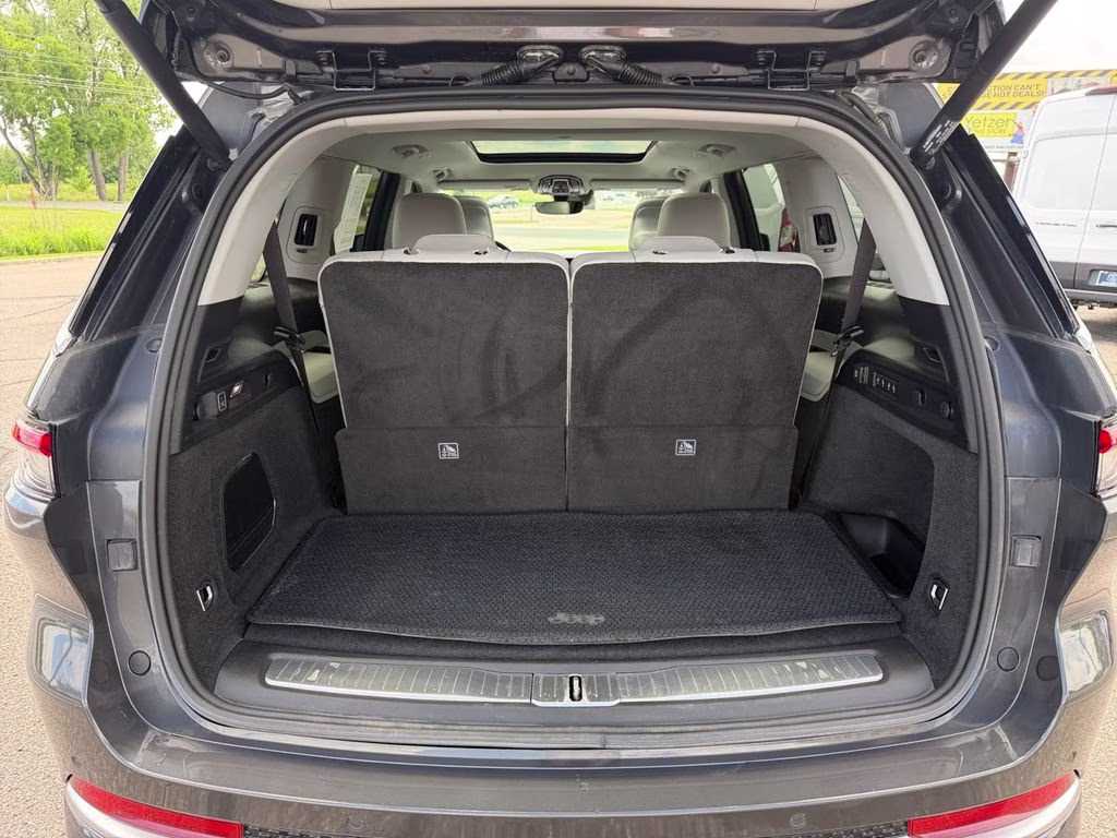 2022 Baltic Gray Metallic Clearcoat Jeep Grand Cherokee L Summit w/Tech & Luxury Pkgs 4X4 SUV