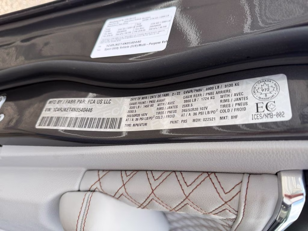 2022 Baltic Gray Metallic Clearcoat Jeep Grand Cherokee L Summit w/Tech & Luxury Pkgs 4X4 SUV