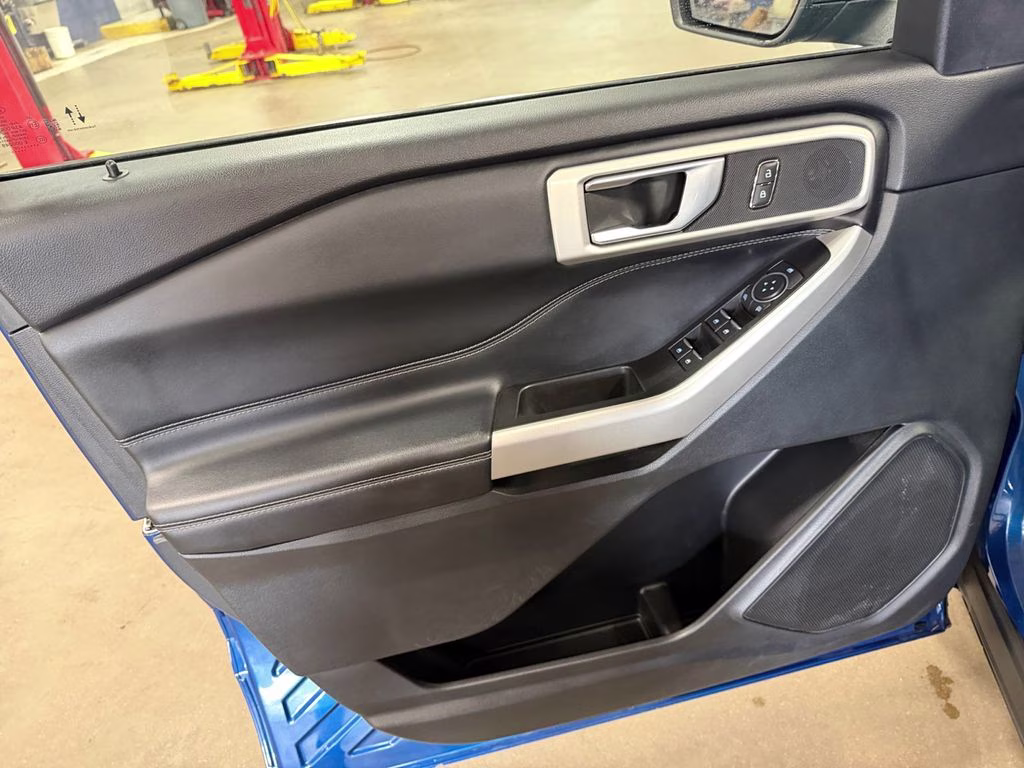 2022 Blue Ford Explorer XLT w/Trailer Tow Pkg 4X4 SUV