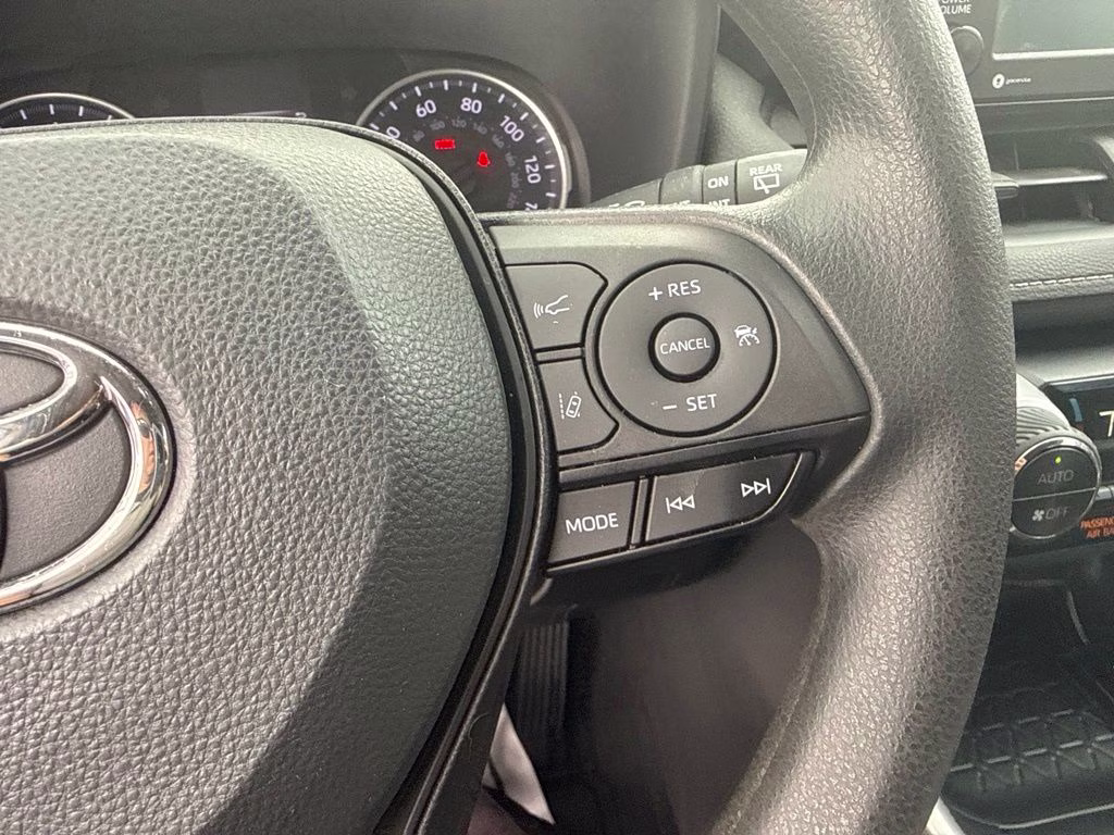 2022 White Toyota RAV4 XLE FWD SUV