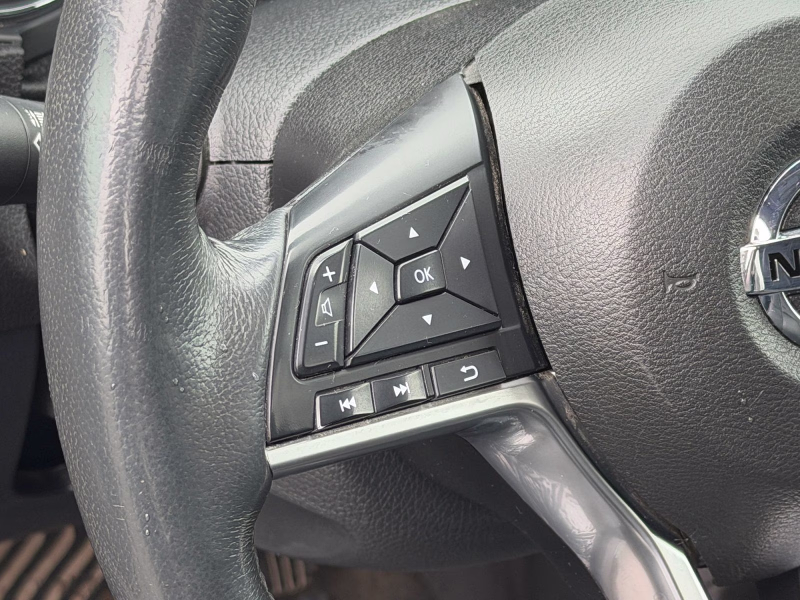 2017 Magnetic Black Nissan Rogue SL AWD SUV