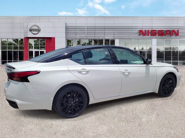 2026 Pearl White/Super Black Nissan Altima 2.5 SR FWD Sedan