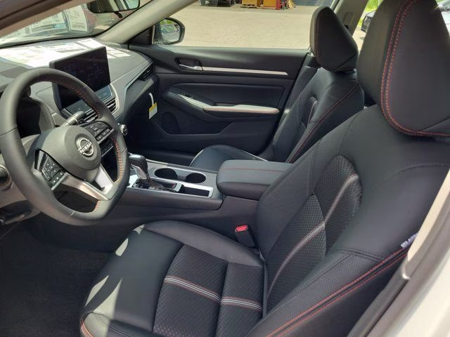 2026 Pearl White/Super Black Nissan Altima 2.5 SR FWD Sedan