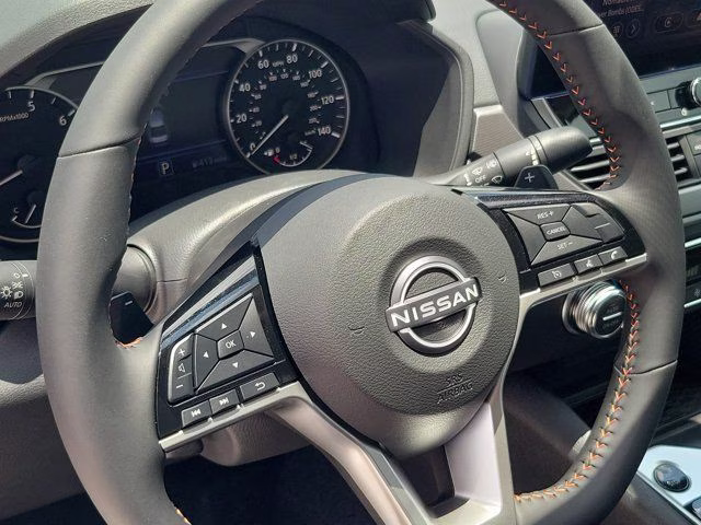 2026 Pearl White/Super Black Nissan Altima 2.5 SR FWD Sedan