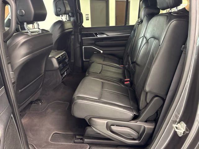 2024 Baltic Gray Metallic Clearcoat Jeep Wagoneer L Series III 4X4 SUV