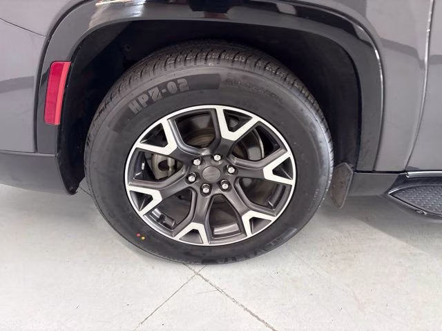 2024 Baltic Gray Metallic Clearcoat Jeep Wagoneer L Series III 4X4 SUV