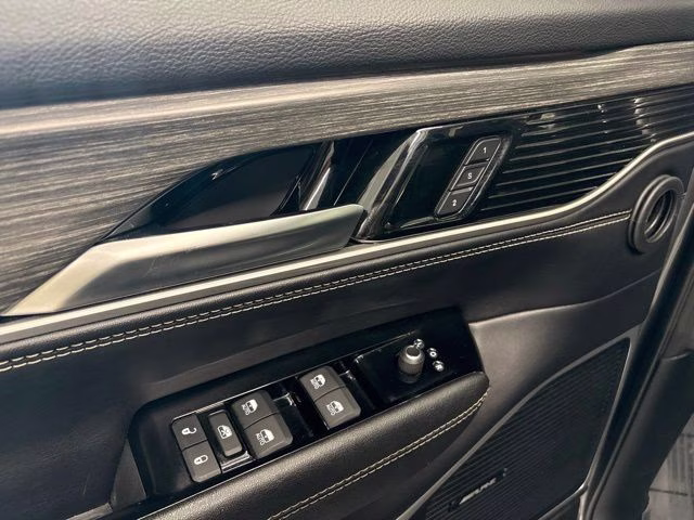 2024 Baltic Gray Metallic Clearcoat Jeep Wagoneer L Series III 4X4 SUV