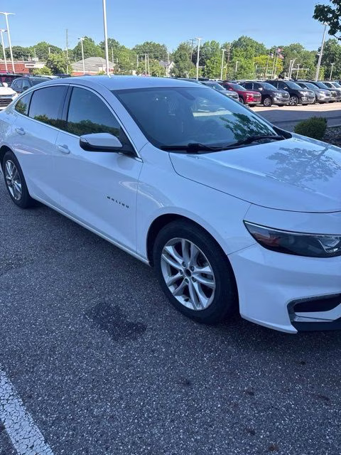 2018 Summit White Chevrolet Malibu LT FWD Sedan