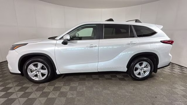 2023 Pearl Toyota Highlander L FWD SUV