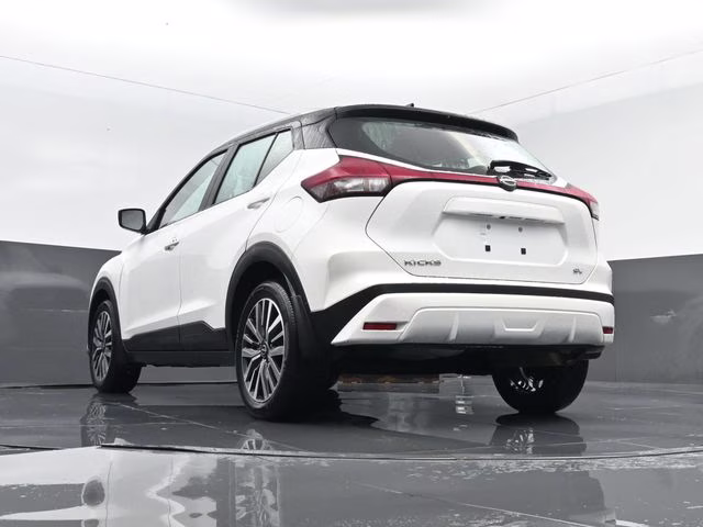2023 Aspen White/Super Black Nissan Kicks SV FWD SUV