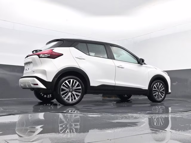 2023 Aspen White/Super Black Nissan Kicks SV FWD SUV