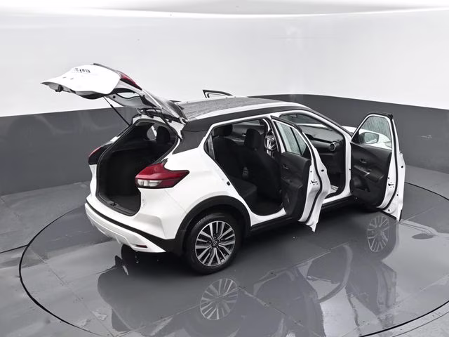 2023 Aspen White/Super Black Nissan Kicks SV FWD SUV