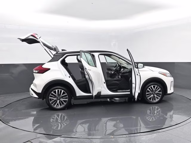 2023 Aspen White/Super Black Nissan Kicks SV FWD SUV