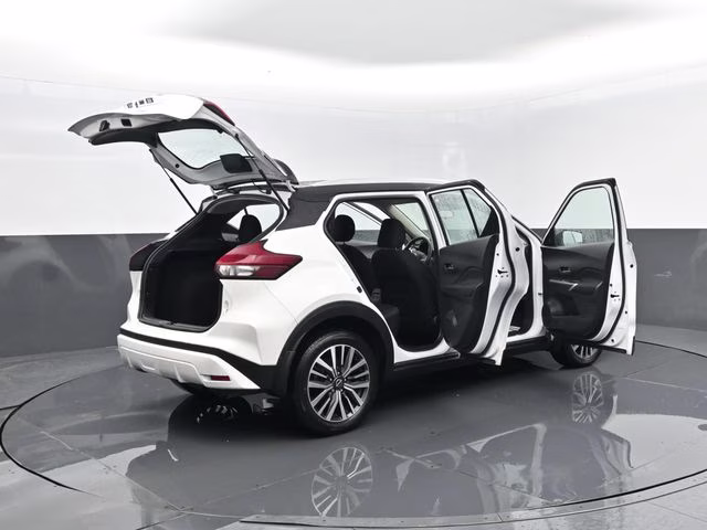 2023 Aspen White/Super Black Nissan Kicks SV FWD SUV