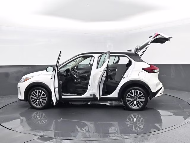 2023 Aspen White/Super Black Nissan Kicks SV FWD SUV
