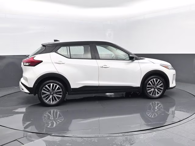 2023 Aspen White/Super Black Nissan Kicks SV FWD SUV