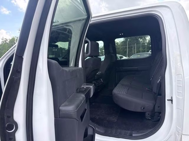 2023 Oxford White Ford F-150 XL Crew Cab Pickup RWD Truck