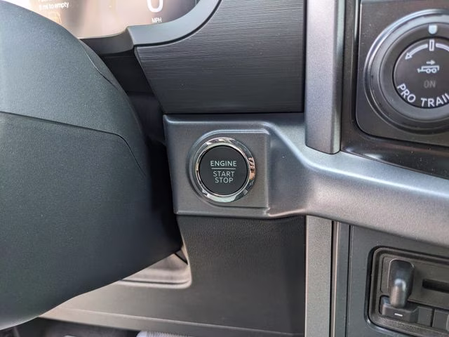 2026 Oxford White Ford F-150 XLT 4X4 Truck