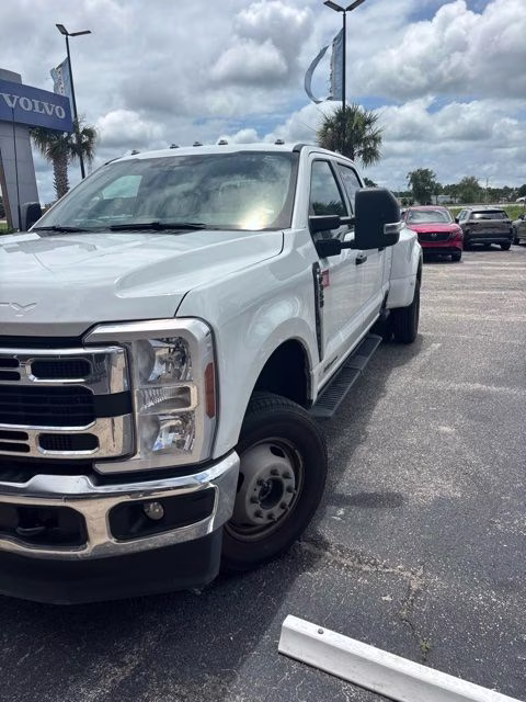 2025 White Ford Super Duty F-350 DRW XLT 4X4 Truck