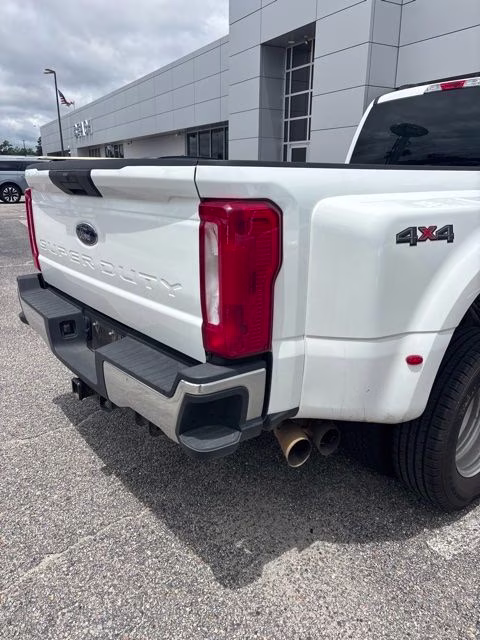 2025 White Ford Super Duty F-350 DRW XLT 4X4 Truck