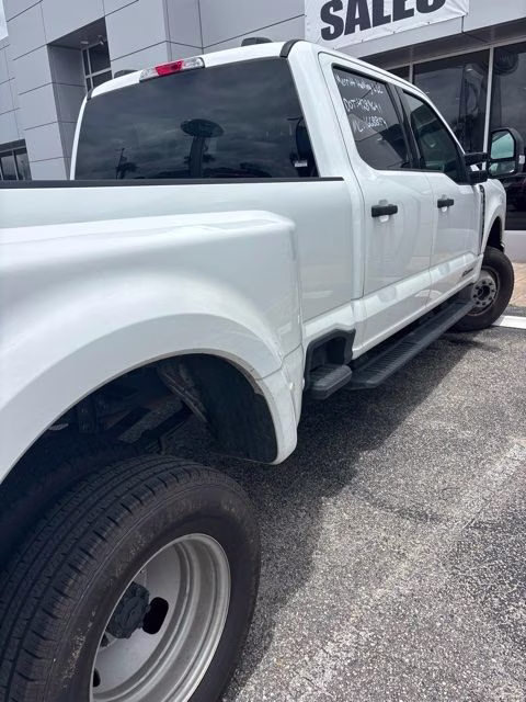 2025 White Ford Super Duty F-350 DRW XLT 4X4 Truck