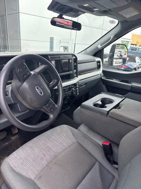 2025 White Ford Super Duty F-350 DRW XLT 4X4 Truck