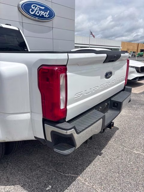 2025 White Ford Super Duty F-350 DRW XLT 4X4 Truck