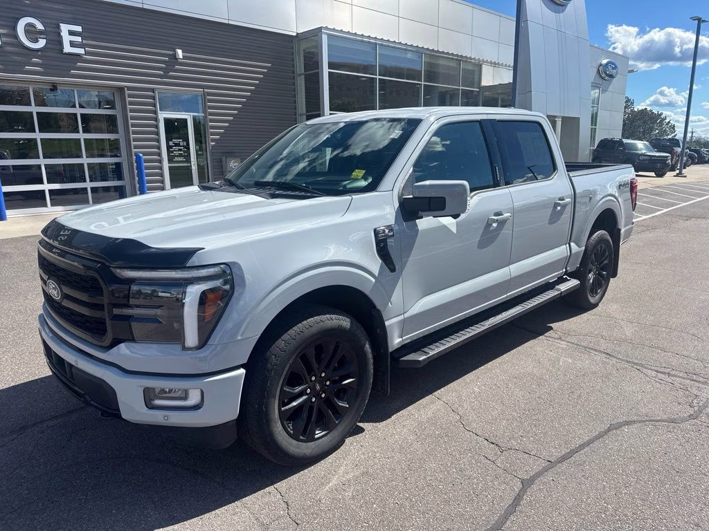 2024 Avalanche Gray Ford F-150 Lariat FX4 Black Appearance w/Tow Pkg 4X4 Truck