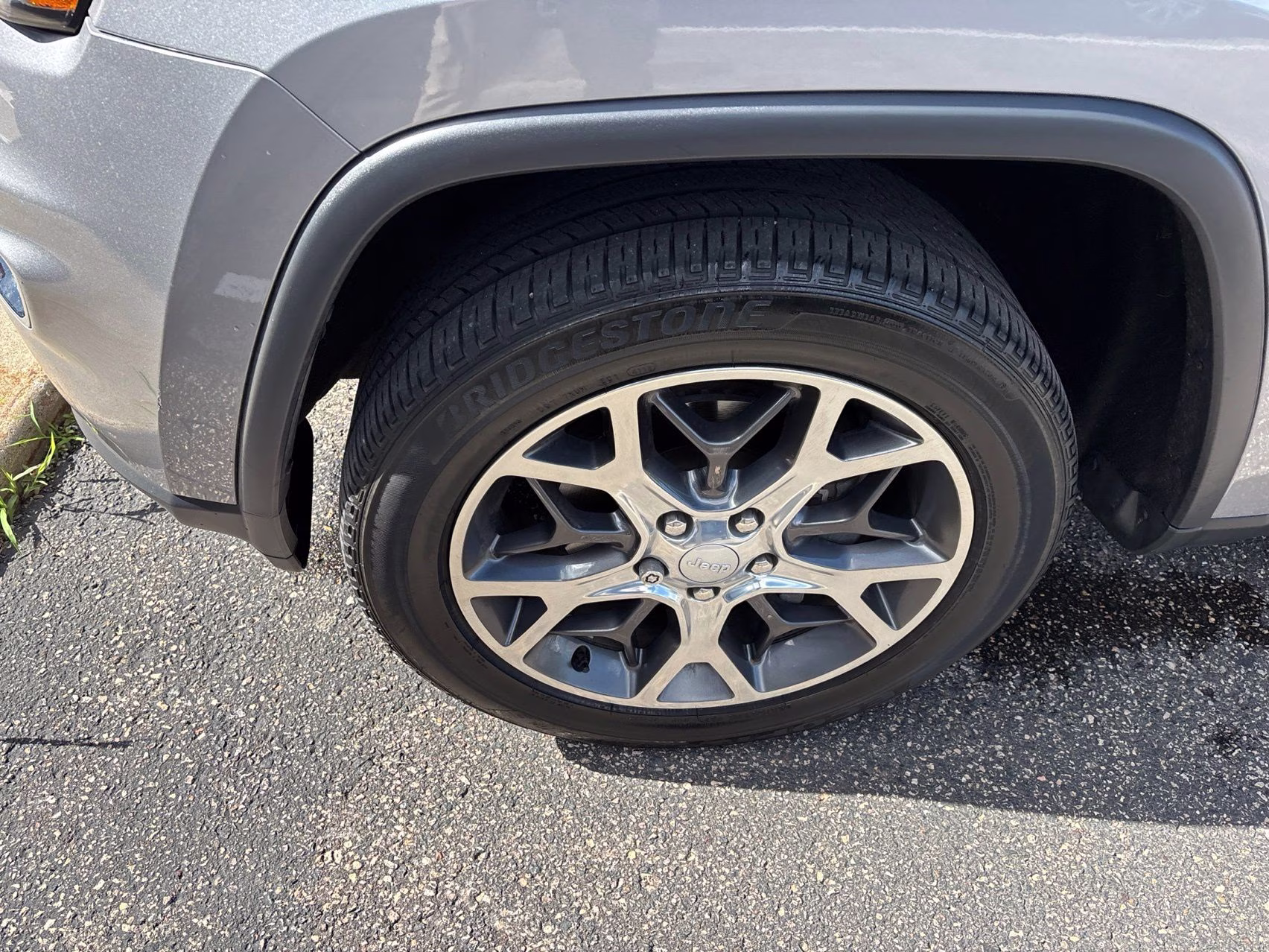 2019 Billet Silver Metallic Clearcoat Jeep Grand Cherokee Limited 4X4 SUV