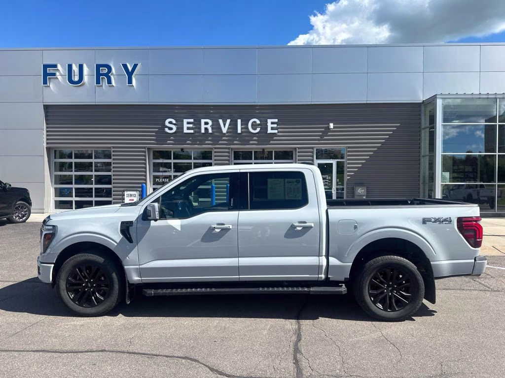 2024 Avalanche Gray Ford F-150 Lariat FX4 Black Appearance w/Tow Pkg 4X4 Truck