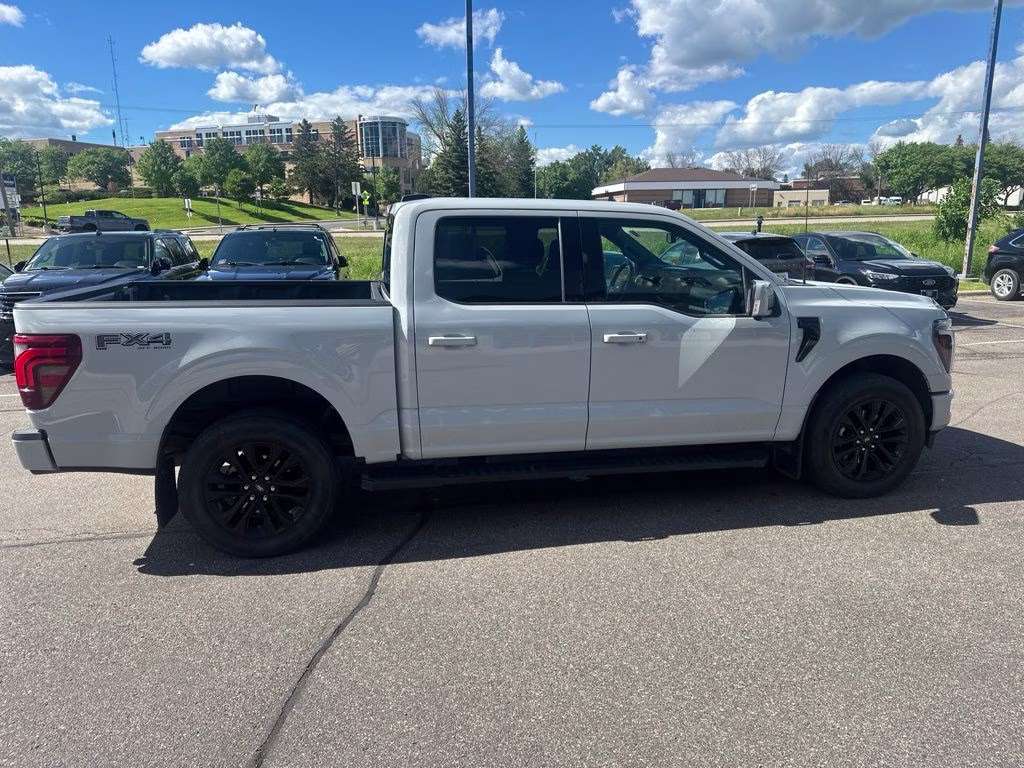 2024 Avalanche Gray Ford F-150 Lariat FX4 Black Appearance w/Tow Pkg 4X4 Truck