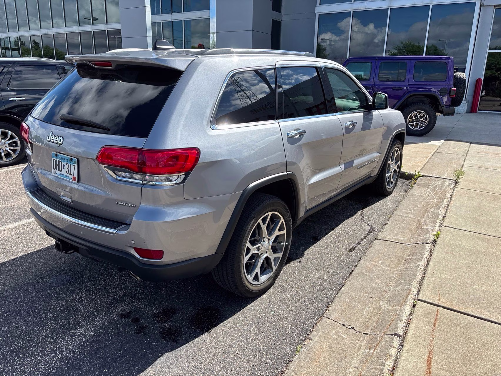 2019 Billet Silver Metallic Clearcoat Jeep Grand Cherokee Limited 4X4 SUV