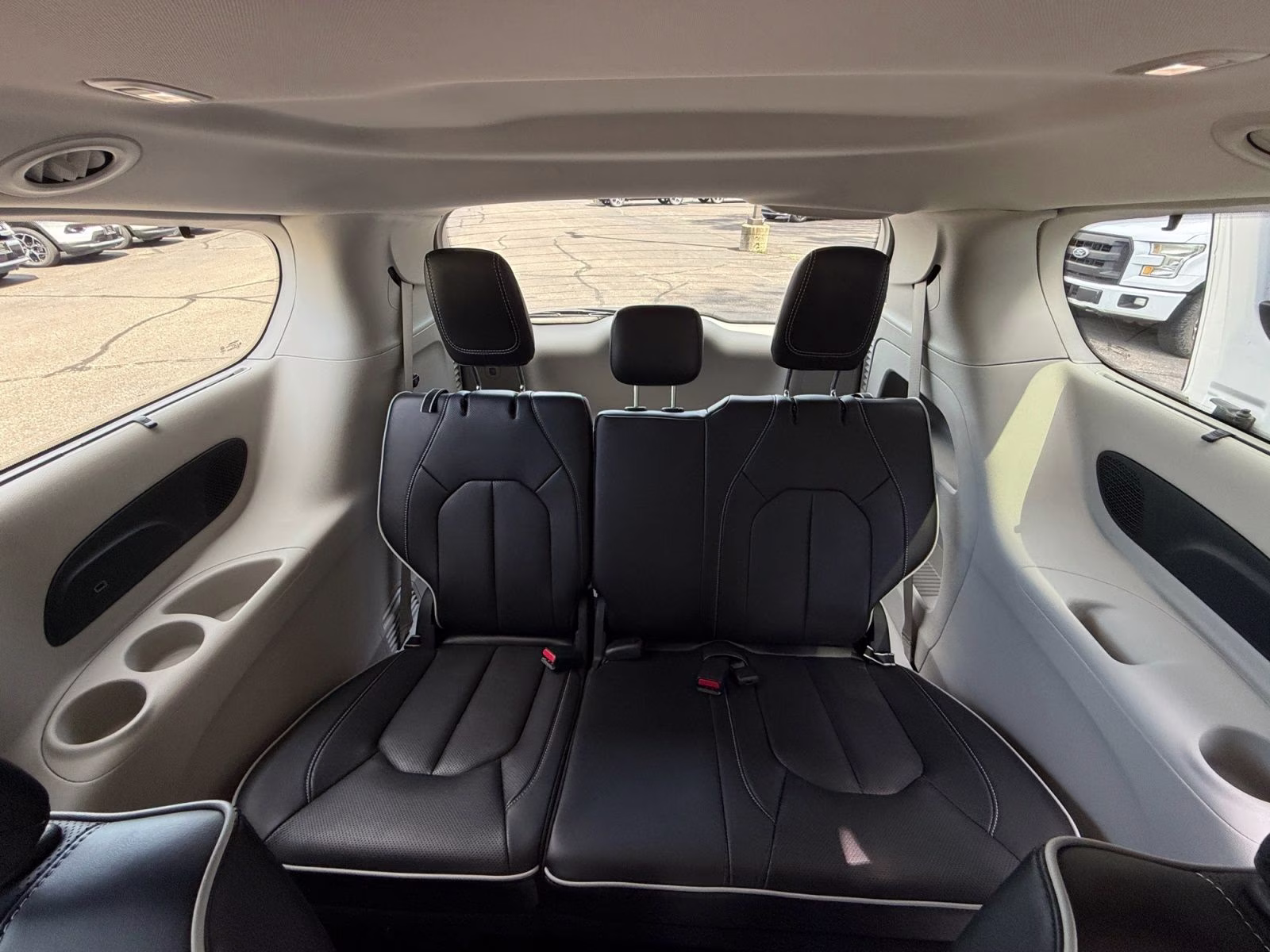 2024 Bright White Clearcoat Chrysler Pacifica Limited AWD Van