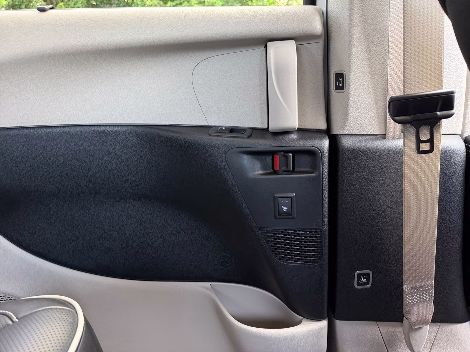 2024 Bright White Clearcoat Chrysler Pacifica Limited AWD Van