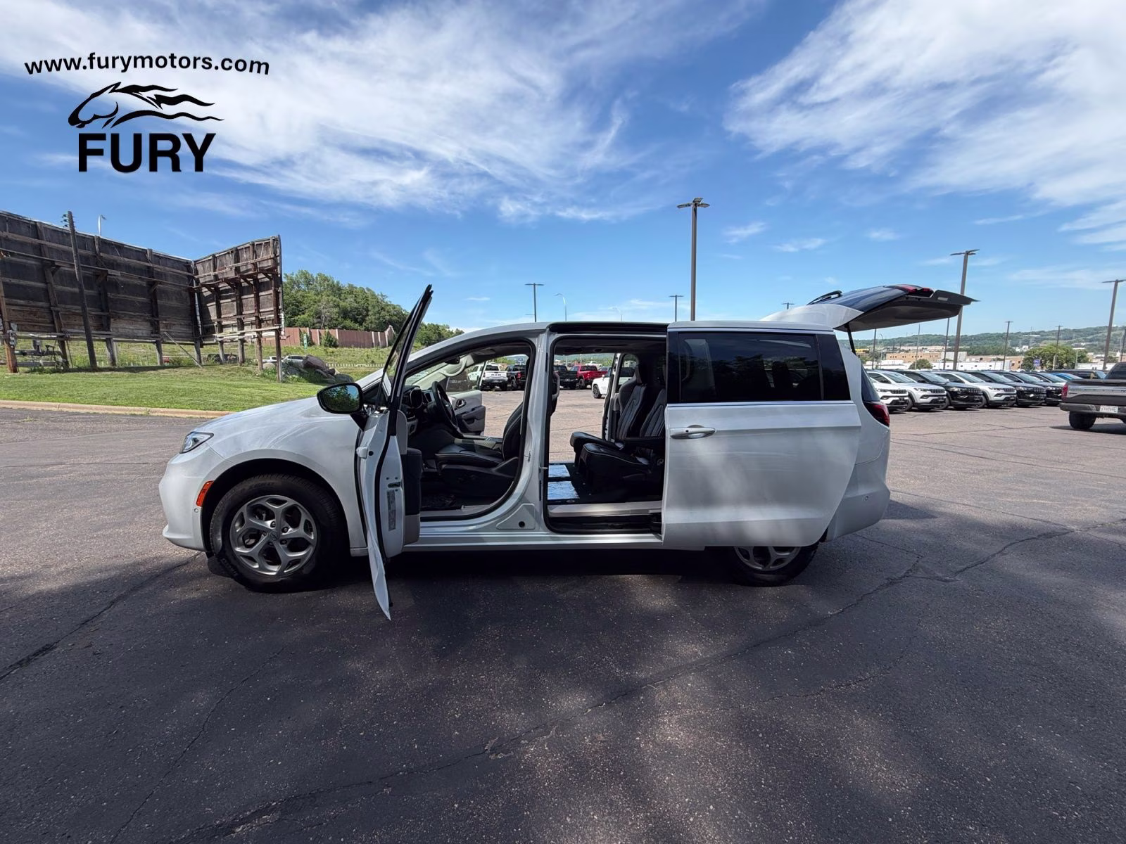 2024 Bright White Clearcoat Chrysler Pacifica Limited AWD Van