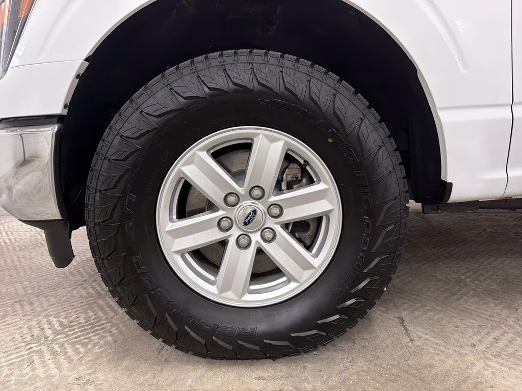 2023 Oxford White Ford F-150 XLT 4X4 Truck