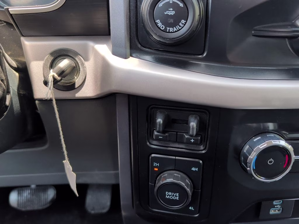 2023 Oxford White Ford F-150 XLT 4X4 Truck