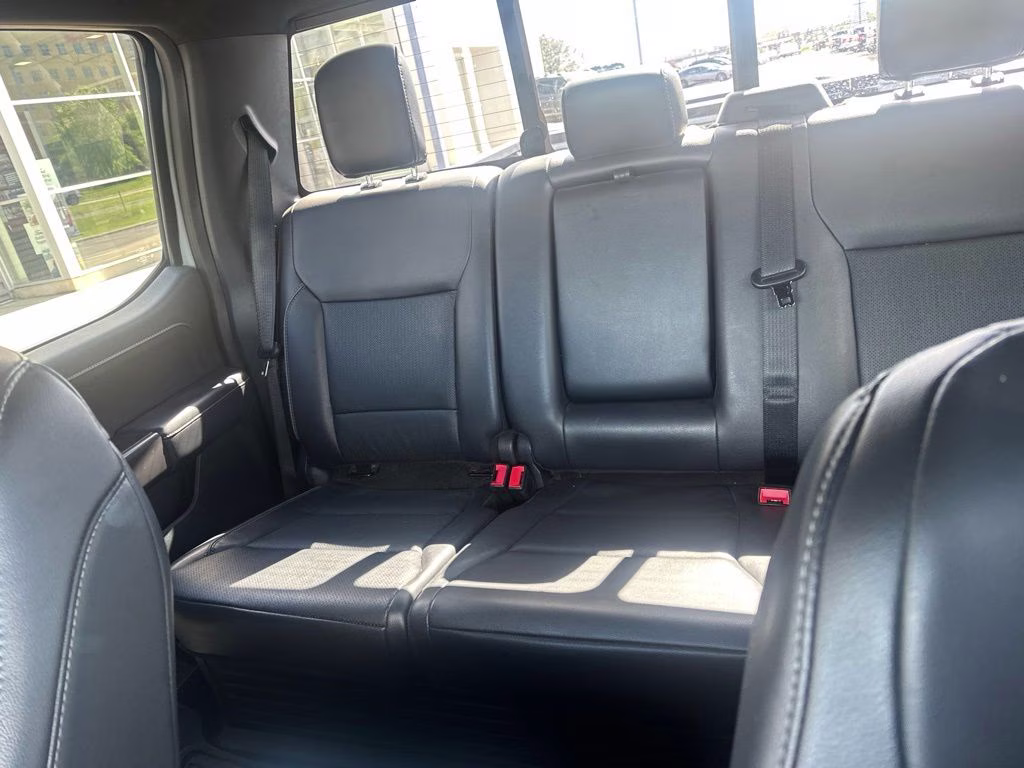 2024 Avalanche Gray Ford F-150 Lariat FX4 Black Appearance w/Tow Pkg 4X4 Truck