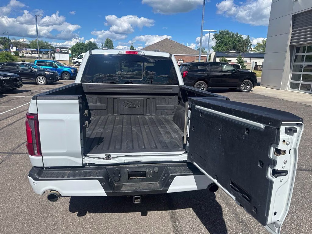 2024 Avalanche Gray Ford F-150 Lariat FX4 Black Appearance w/Tow Pkg 4X4 Truck